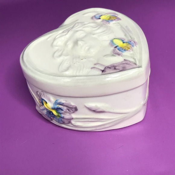 Vintage Ceramic Heart Trinket Box Raised Cameo Handcrafted Belle Epogue Japan - Picture 2 of 11